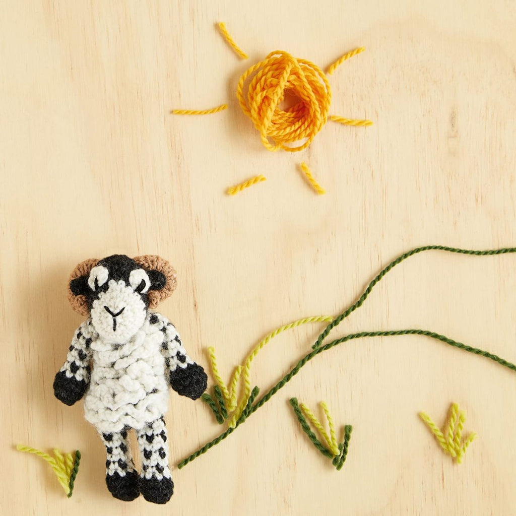 Farm: 25 Mini Menagerie Patterns, How to Crochet Animals