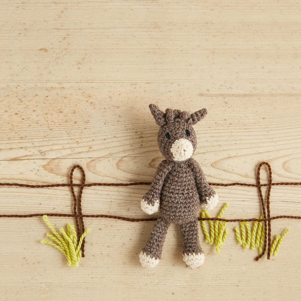 Farm: 25 Mini Menagerie Patterns, How to Crochet Animals
