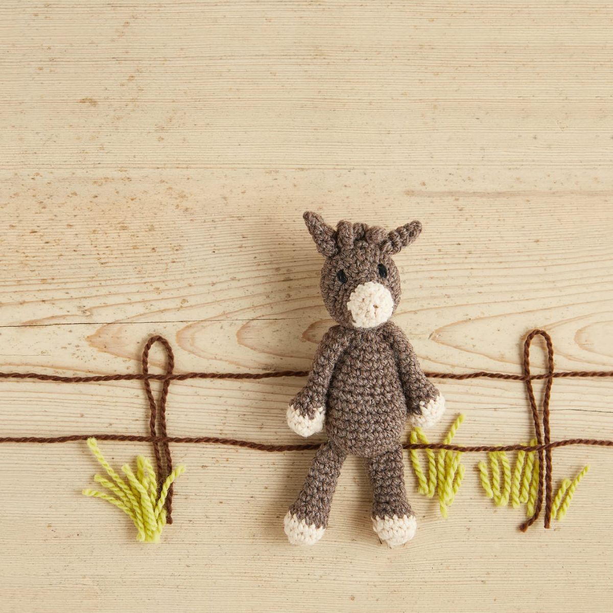 Farm: 25 Mini Menagerie Patterns, How to Crochet Animals